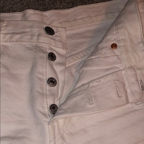 White Levi Jean Shorts - Picture 4 of 5